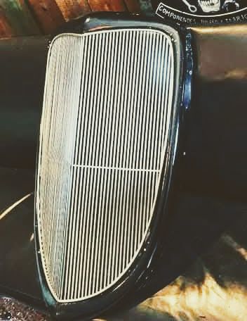 MASCARA Y PARRILLA FORD 1934 - Imagen 1
